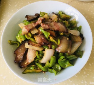 青椒炒腊肉的做法步骤：10