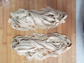 芝麻叶汤面条的做法步骤：5