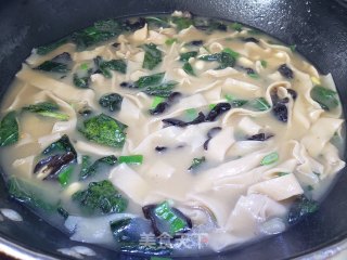 芝麻叶汤面条的做法步骤：12