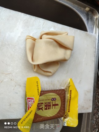 千张拌鸡蛋干的做法步骤：1