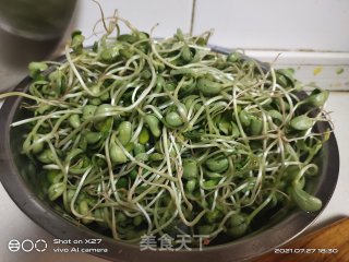 五花肉炒黑豆芽的做法步骤：2