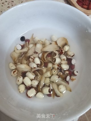 乌鸡板栗汤的做法步骤：7