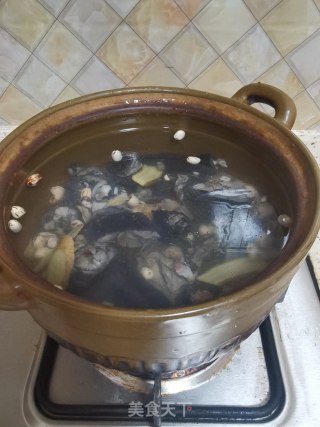 乌鸡板栗汤的做法步骤：9