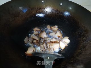 蒜苗炒腊肉的做法步骤：2
