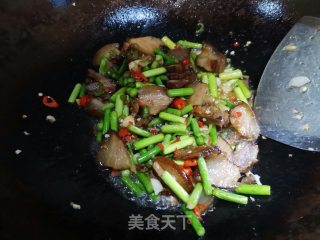 蒜苗炒腊肉的做法步骤：5