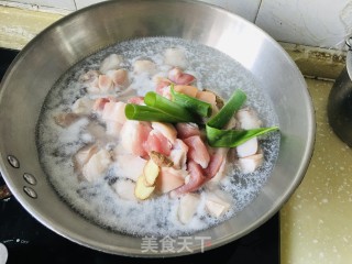 砂锅红烧肉炖豆腐的做法步骤：2