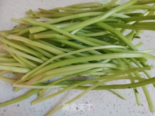 豆豉辣椒炒苋菜梗的做法步骤：1
