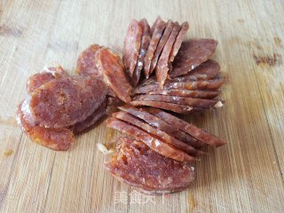 豇豆炒腊肠的做法步骤：1