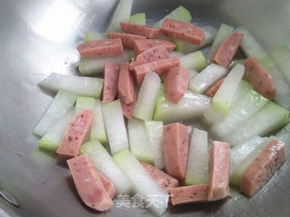 烤肠烧冬瓜的做法步骤：4