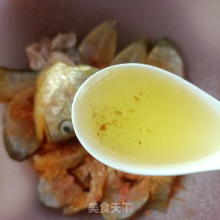 盐焗黄花鱼的做法步骤：7