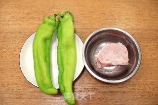 肉丝炒辣椒的做法步骤：1
