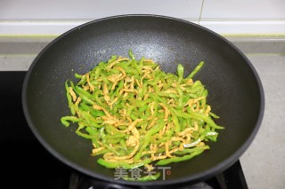 肉丝炒辣椒的做法步骤：7