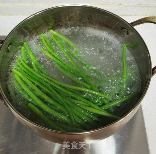 豆角鸡蛋素馅饺子的做法步骤：2