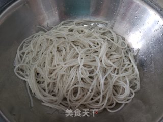 蚂蚁上树(肉末炒红薯粉条)的做法步骤：1