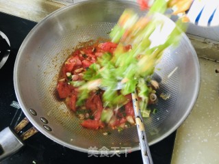 鸡蛋西红柿手擀面的做法步骤：5