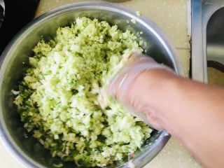 大肉西葫芦水饺的做法步骤：7
