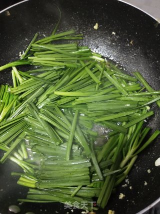 韭菜炒鸡蛋的做法步骤：3