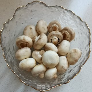 小炒口蘑的做法步骤：1