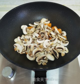 小炒口蘑的做法步骤：8