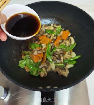 小炒口蘑的做法步骤：11