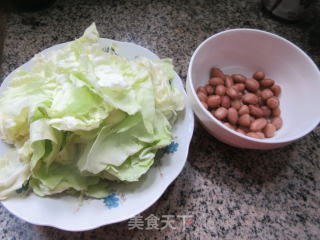 花生米拌包心菜的做法步骤：1