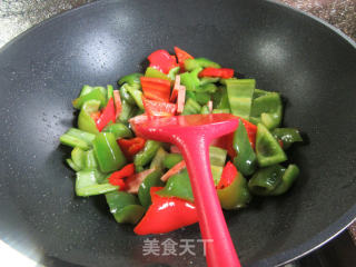 烤火腿炒三椒的做法步骤：8