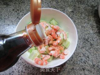 虾肉拌黄瓜的做法步骤：7