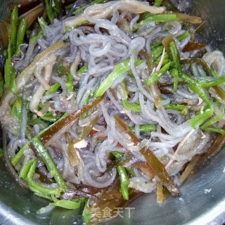 海带丝拌酸辣粉的做法步骤：2