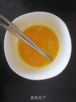 西瓜皮炒鸡蛋的做法步骤：5
