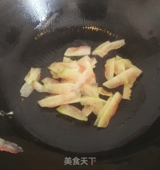 西瓜皮炒鸡蛋的做法步骤：7