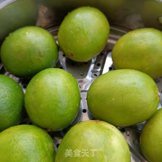 蜂蜜腌香水柠檬的做法步骤：2