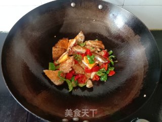 青红椒炒荷包蛋的做法步骤：5