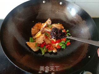 青红椒炒荷包蛋的做法步骤：6