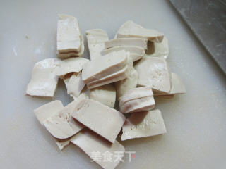 黄瓜拌小素鸡的做法步骤：2