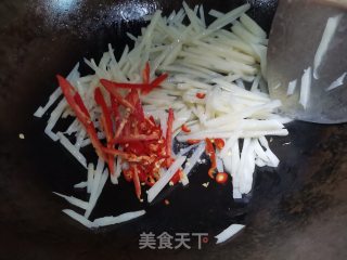 韭菜花炒藕丝的做法步骤：5