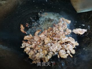 香菜炒牛肉的做法步骤：3