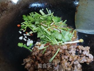 香菜炒牛肉的做法步骤：5