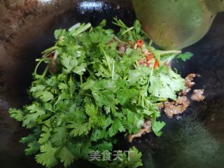 香菜炒牛肉的做法步骤：7