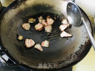 蒜苗炒腊肉的做法步骤：4