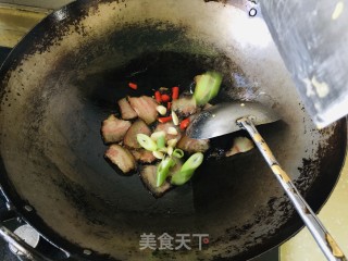 蒜苗炒腊肉的做法步骤：5