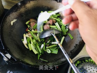 蒜苗炒腊肉的做法步骤：7