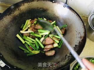 蒜苗炒腊肉的做法步骤：10