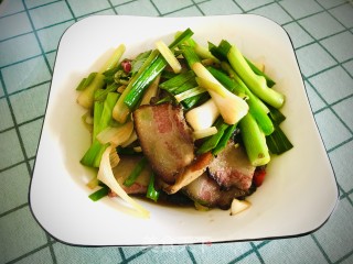 蒜苗炒腊肉的做法步骤：11