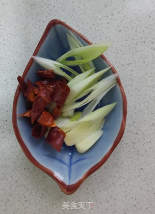 黄瓜鸡蛋炒香干的做法步骤：3