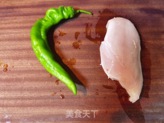 尖椒鸡丝的做法步骤：1