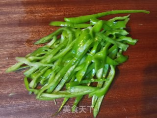 尖椒鸡丝的做法步骤：2