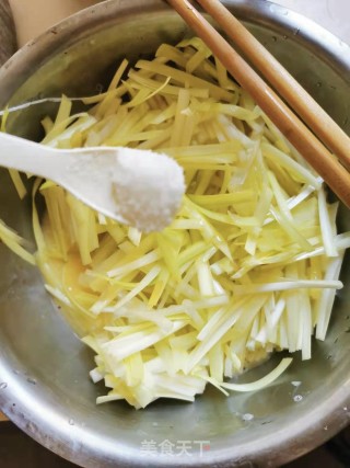 韭黄滑蛋的做法步骤：7