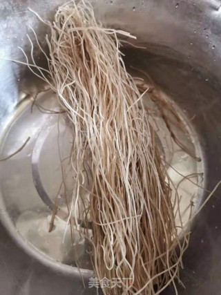 西红柿丸子粉条的做法步骤：1