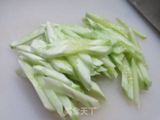 黑木耳黄瓜拌鸡胸肉的做法步骤：9