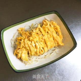 蛋皮拌豆芽的做法步骤：6